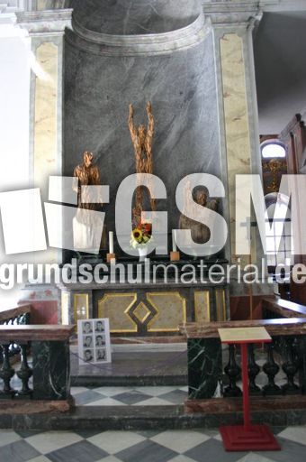 Altar-3.jpg